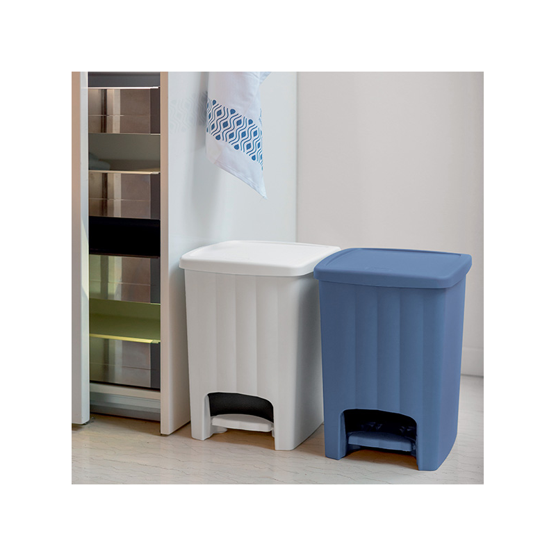 Pattumiere Pattumiera a Pedale con Secchio Interno Estraibile 20 lt Linea Margherita in Plastica Blu Pattumiere Pattumiera a Pedale con Secchio Interno Estraibile 20 lt Linea Margherita in Plastica Blu